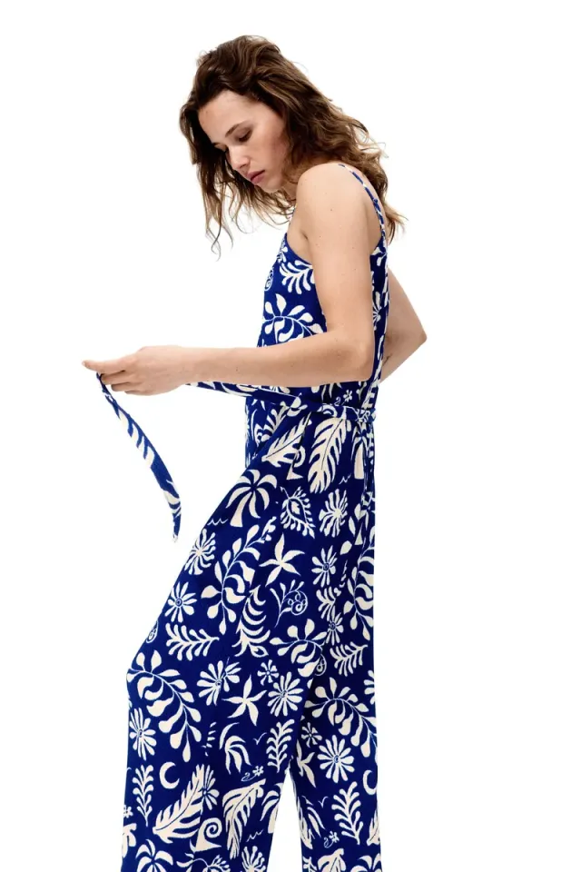 Blue Bright Textured V-Neck Sleeveless Tie-Belt Jumpsuit for Women – image 4