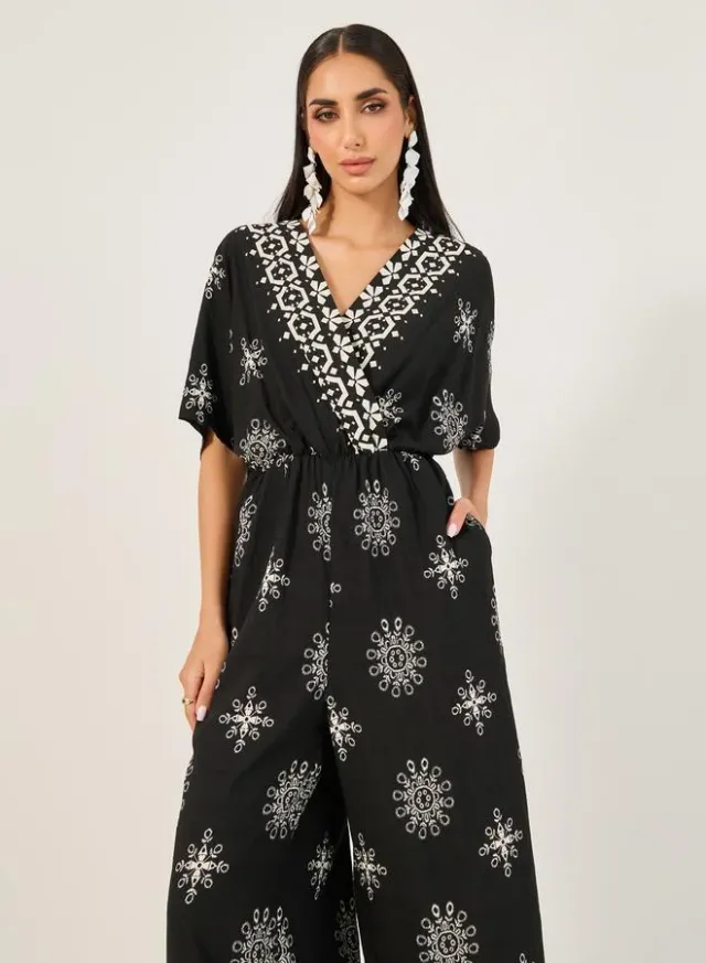 Styli Printed V-Neck Short-Sleeve Jumpsuit - Black – image 2