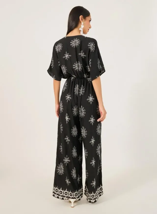 Styli Printed V-Neck Short-Sleeve Jumpsuit - Black – image 4