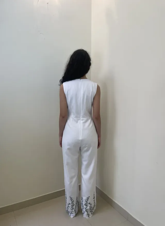 Sleeveless High-Collar Linen Jumpsuit with Flared Ankle-Length Pants – image 2