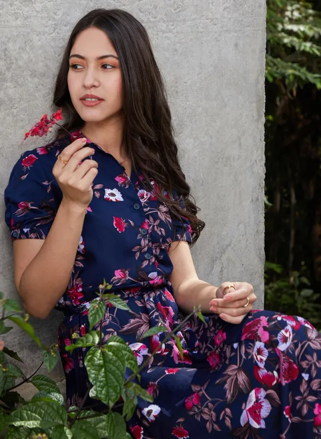 فستان نسائي ميدي أزرق داكن مطبوع بالزهور