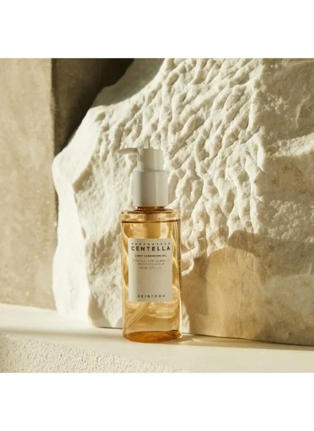 Madagascar Centella Light Cleansing Oil – image 3