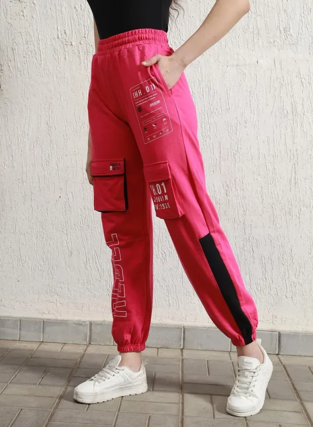 Women's High-Rise Relaxed Fit Typography Print Cargo Joggers Pink