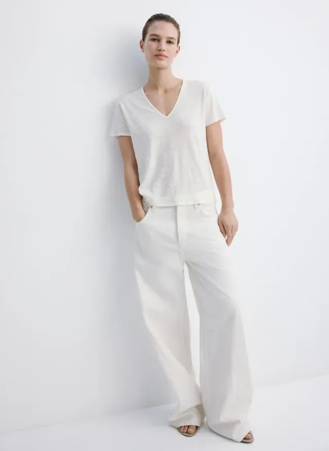 V-neck Linen T-Shirt – image 5