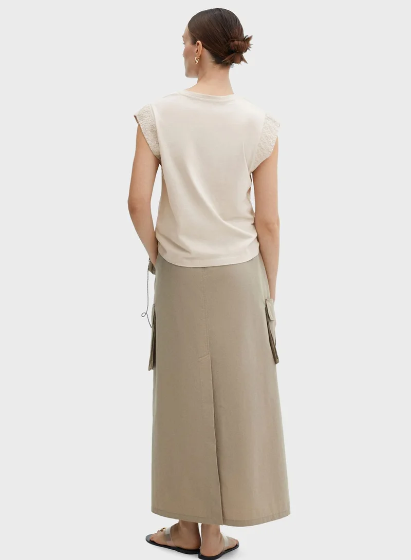 تيشيرت بياقة مستديرة مطرز