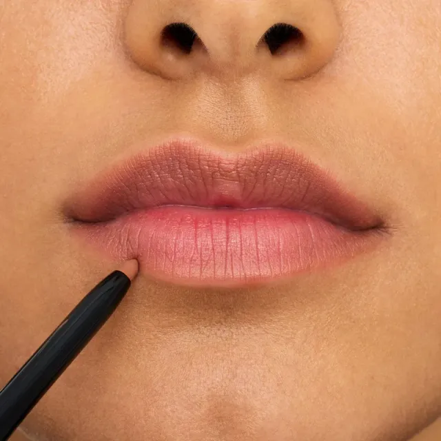Essence 8H Matte Comfort Lipliner 01 – image 3