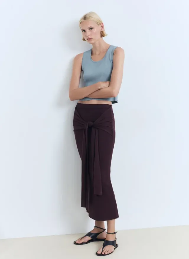 Low-Cut Knitted Crop Top – image 4