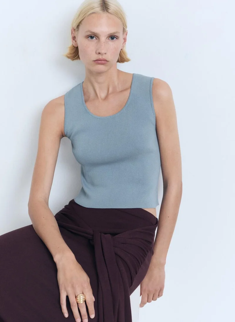 Low-Cut Knitted Crop Top