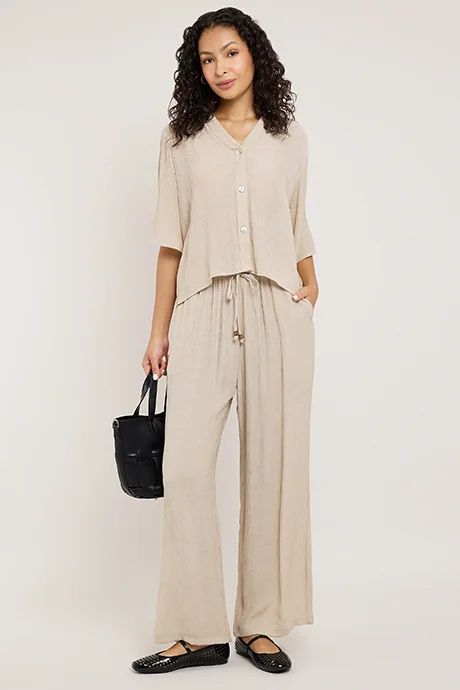 Textured Shirt with Spread Collar and Short 3/4 Sleeves