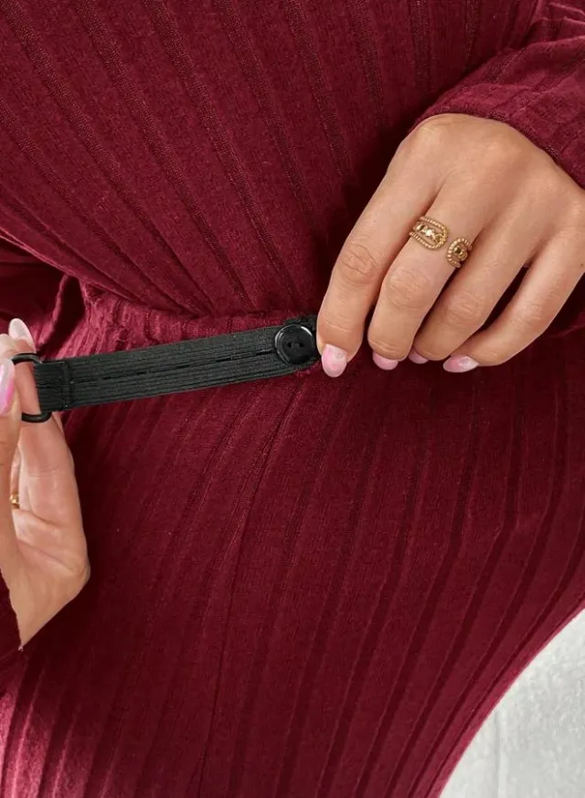 طقم مضلع للحوامل بلوزة بياقة مرتفعة وتنورة بخصر مرن قابل للتعديل – صورة 6