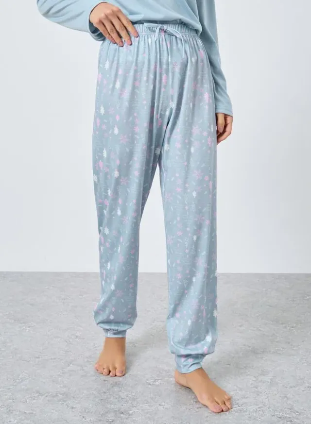 Slogan Long Sleeve T-Shirt and Winter Print Cuffed Pyjama Set – image 4
