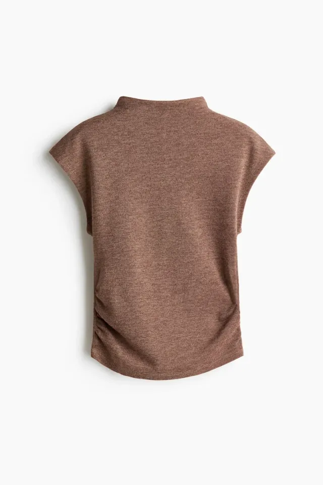 بلوزة جيرسيه بقبة عالية