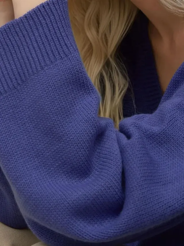 Thick Knit V-neck Sweater – image 3