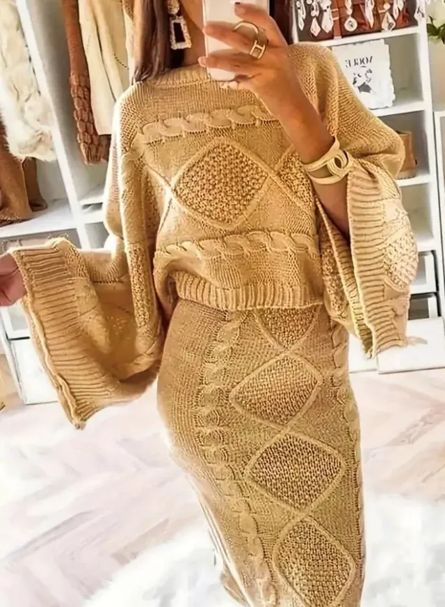 طقم منسق من تنورة وبلوزة بمقاس كبير – صورة 2