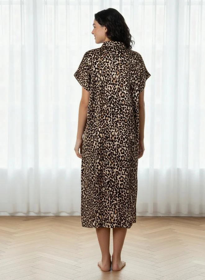 فستان نوم بأكمام قصيرة وطبعات من آدارايا
