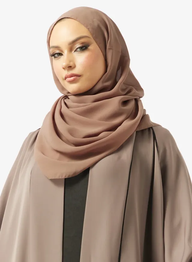 عباية مزينة بقصة واسعة مع ياقة عالية – صورة 3