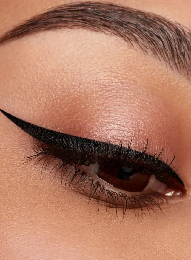 Kyliner Brush Tip Liquid Eyeliner Pen - 001 - Black – image 4