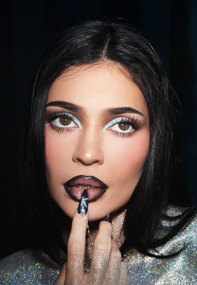 King Kylie Collection Loose Powder Highlighter - 3 Strikes - Warm Champagne, 4g – image 5