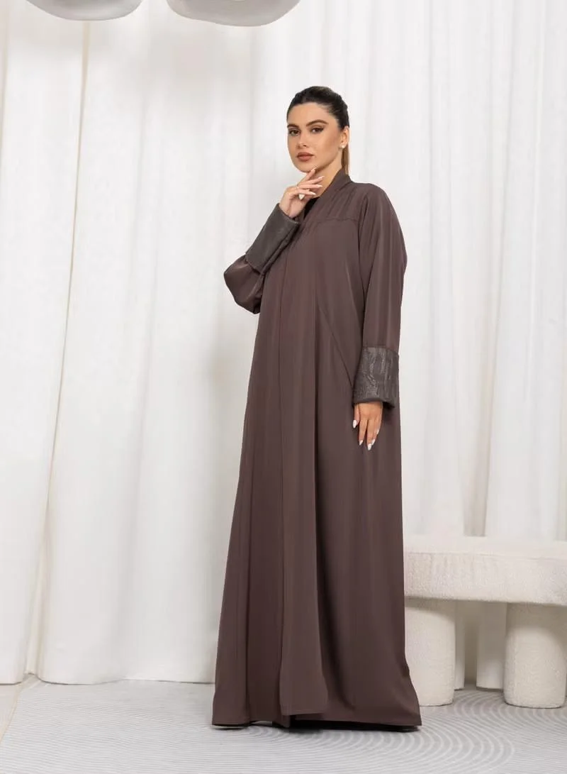 Nikias Nida fabric with cuts and pockets, Jacquard folding on sleeves