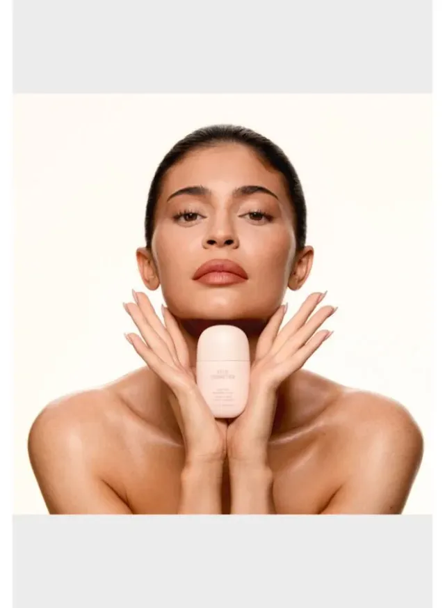 Skin Tint Blurring Elixir Foundation - 9.5W, 30ml – image 3