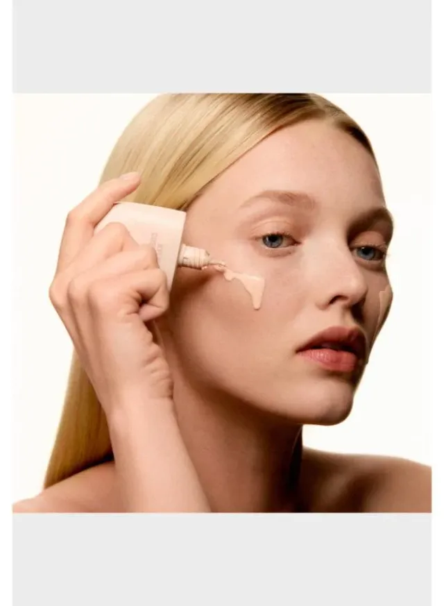 Skin Tint Blurring Elixir Foundation - 9.5W, 30ml – image 4