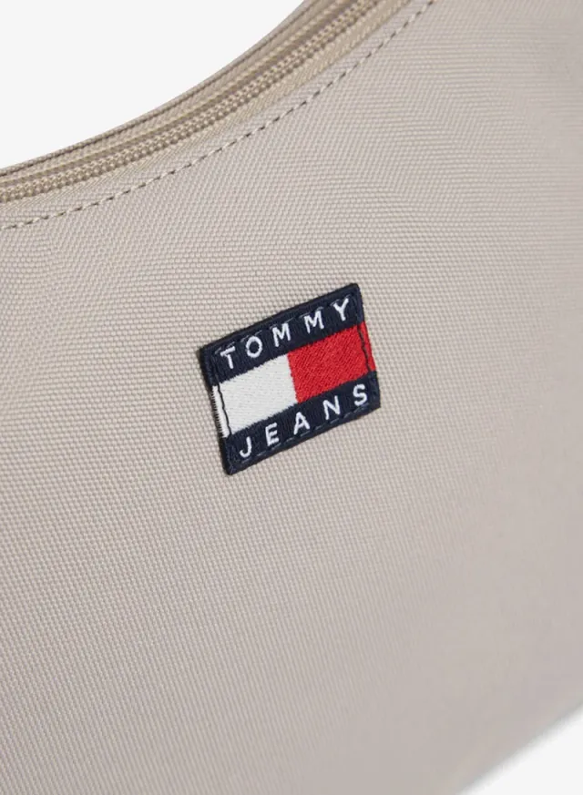 Essential Repeat Logo Shoulder Bag – image 4