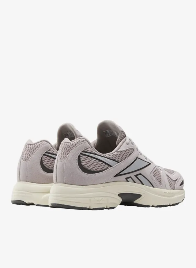 Comfortable running-inspired shoes for everyday wear – صورة 2