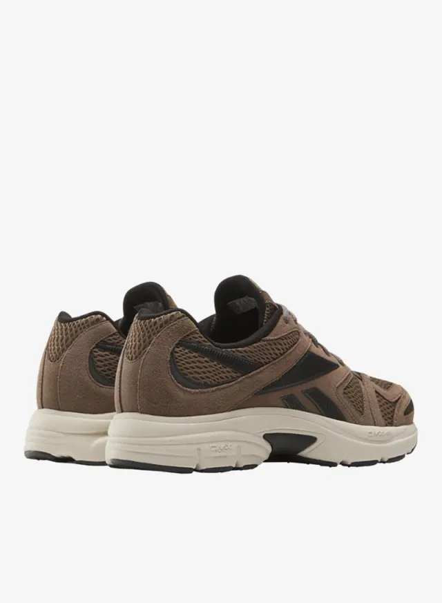 Comfortable running-inspired shoes for everyday wear – صورة 2