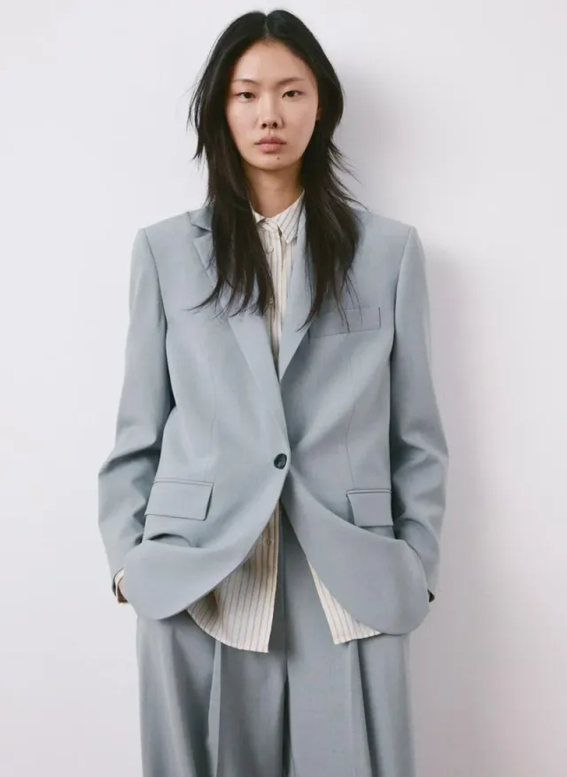 Straight suit jacket with lapel pockets