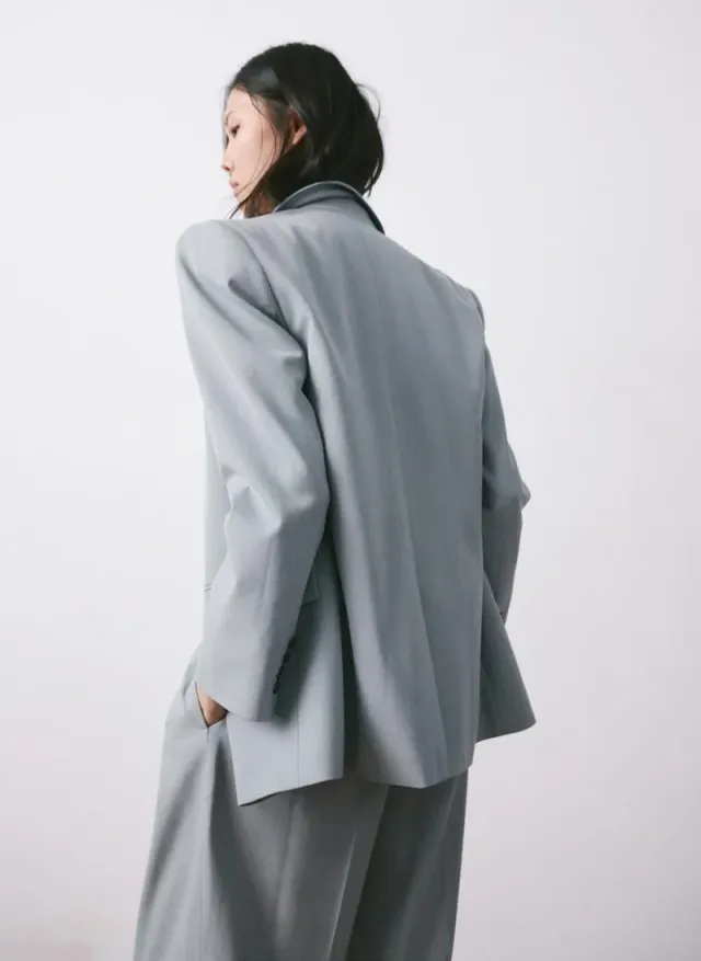 Straight suit jacket with lapel pockets – صورة 2