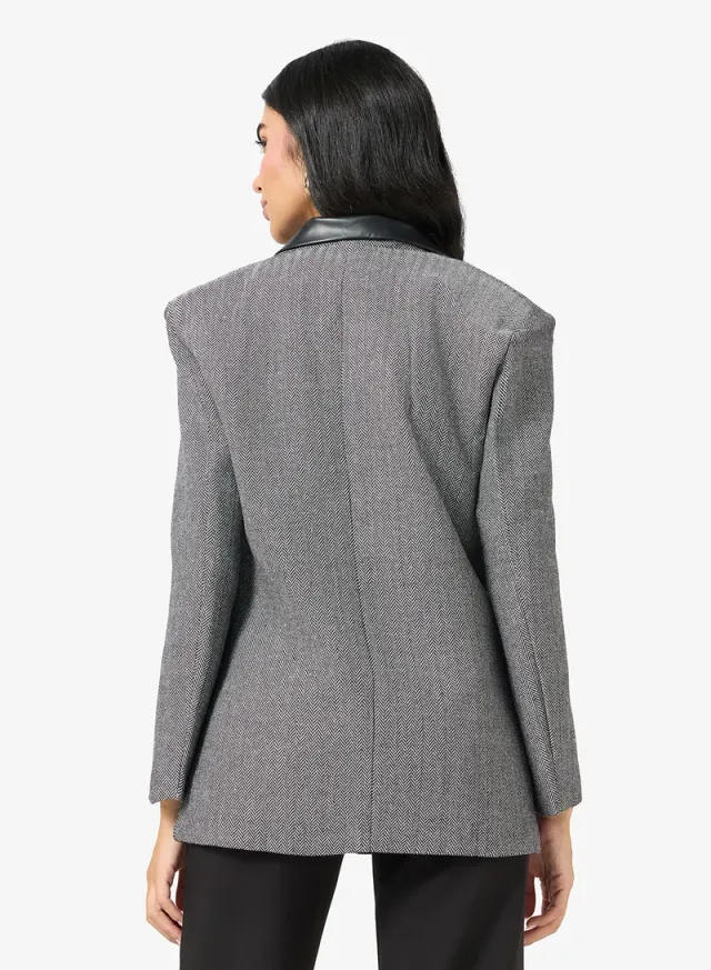 Blazer With Contrast Lapel – image 2
