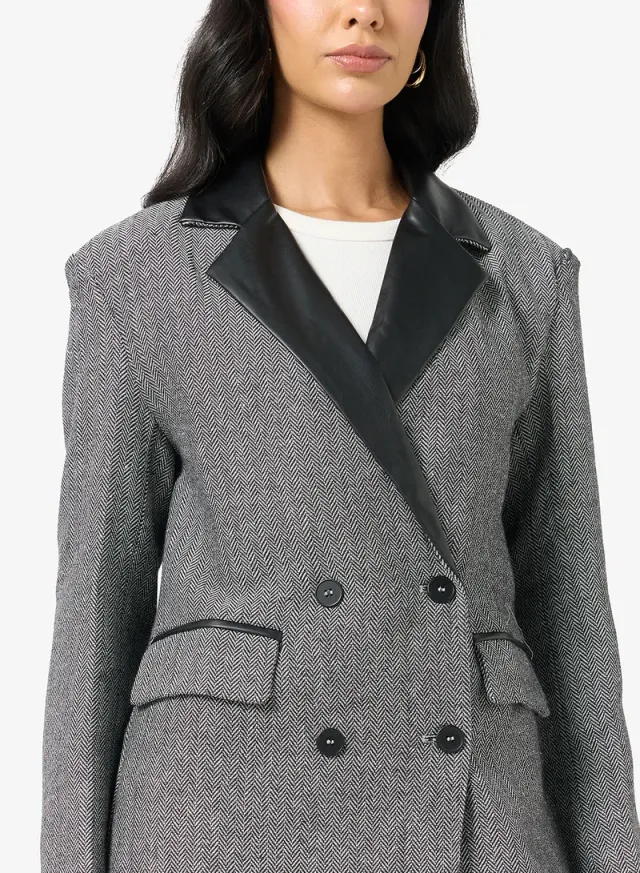 Blazer With Contrast Lapel – image 3