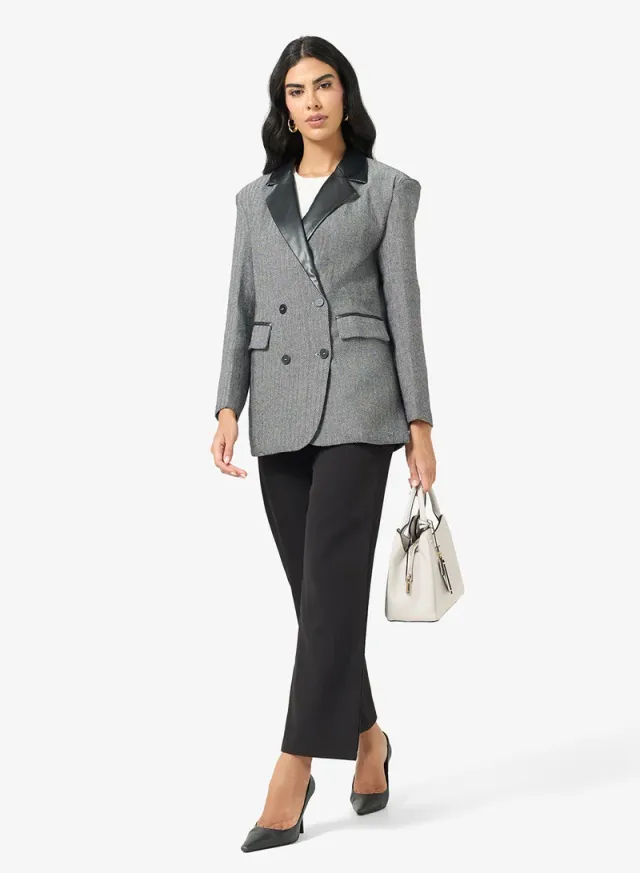 Blazer With Contrast Lapel – image 4