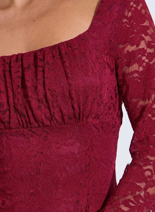 Maroon Lace Maxi Dress with Long Sleeves – image 4
