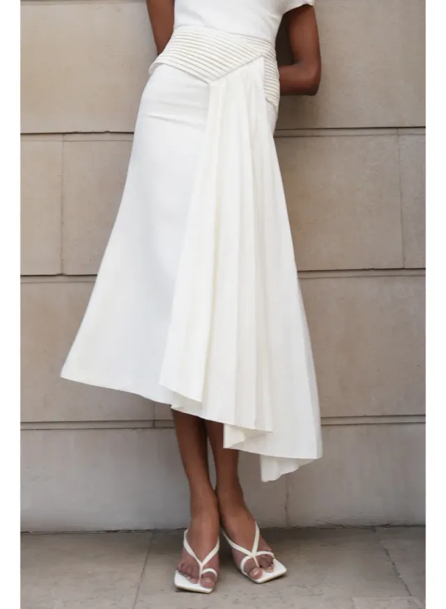 فستان بولينا ميدي مطوي بدون أكمام وكتف مائل – صورة 9