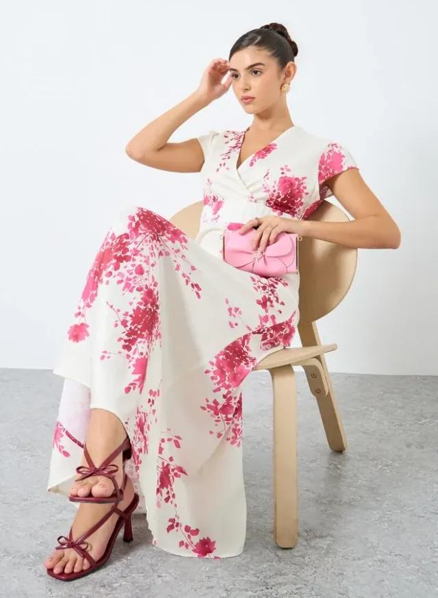 Styli All-Over Print V-Neck A-Line Maxi Dress