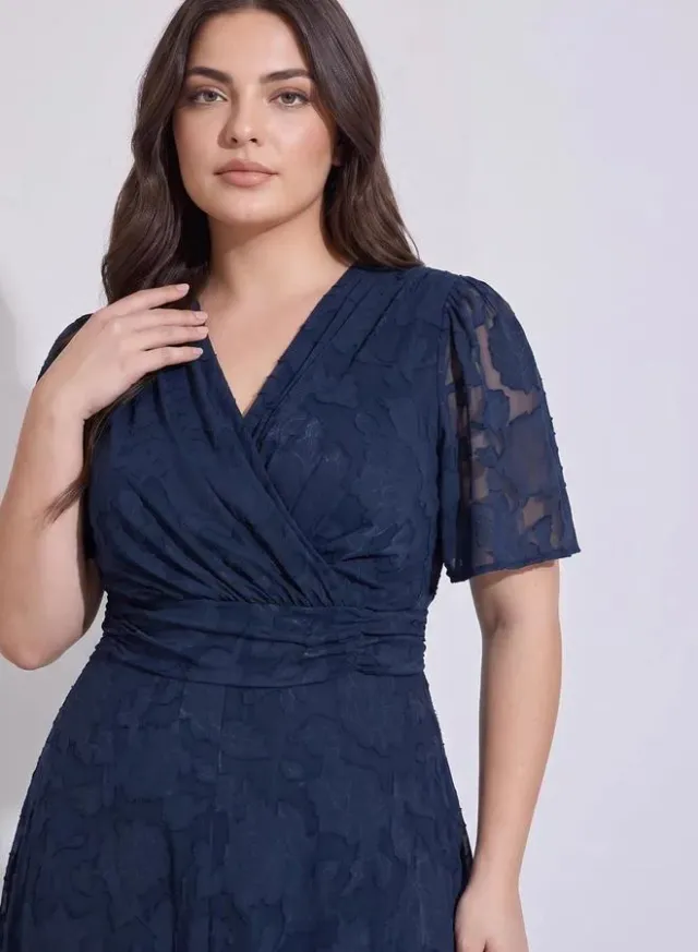 Plus Size Navy Blue Solid V-Neck Jacquard A-Line Maxi Derss – image 3