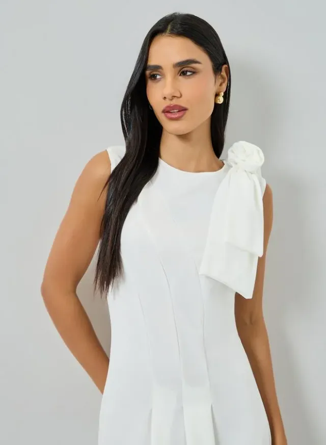 White Sleeveless Midi Dress with Flower Corsage – image 2
