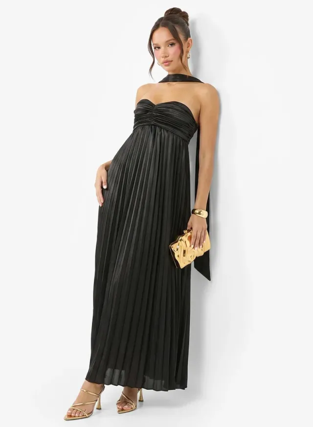 Sweetheart Neckline Plisse Dress with Scarf