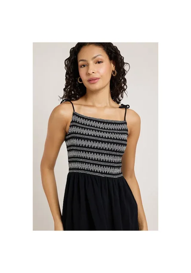 Embroidered Strappy Dress – صورة 2
