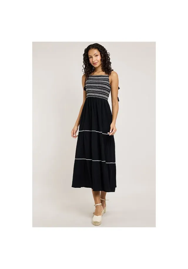 Embroidered Strappy Dress – صورة 3