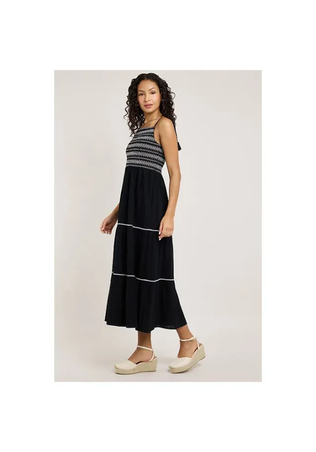 Embroidered Strappy Dress – صورة 4