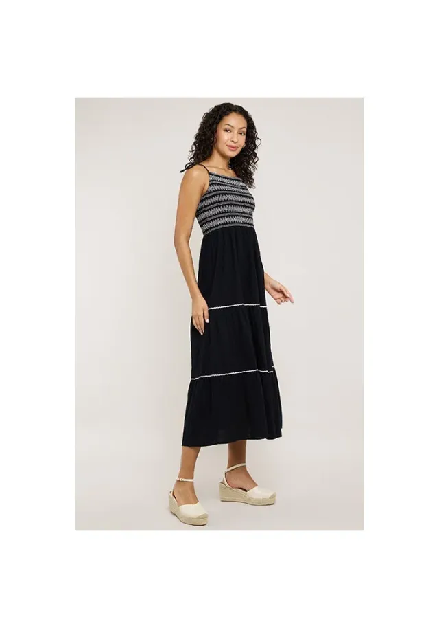 Embroidered Strappy Dress – صورة 6