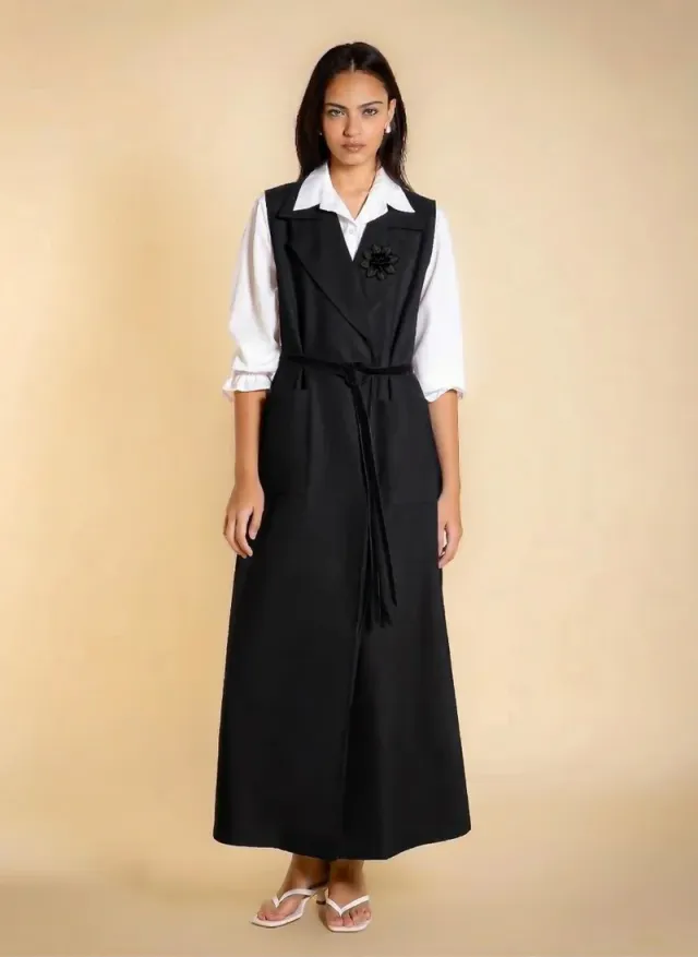 DETAILED MAXI DRESS WITH BELT