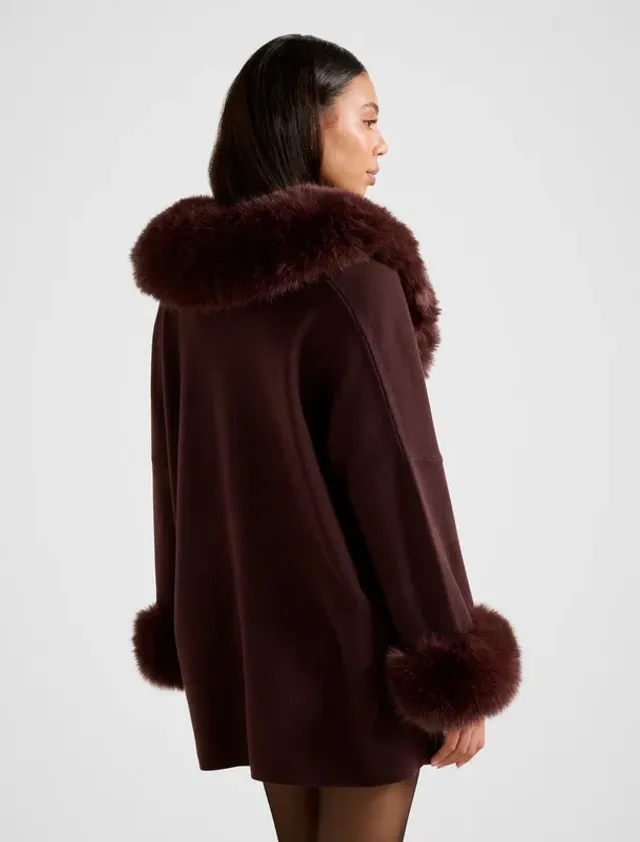 ALIA Faux Fur Trim Knit Cape – صورة 3