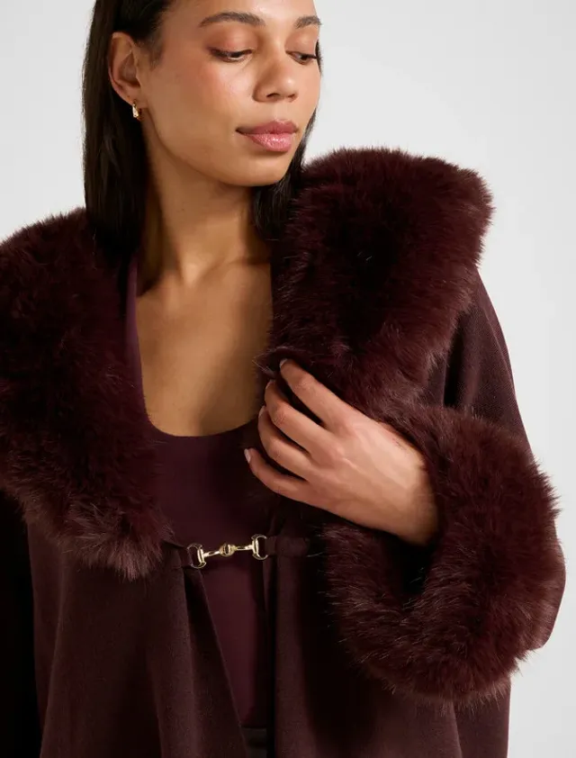 ALIA Faux Fur Trim Knit Cape – صورة 4