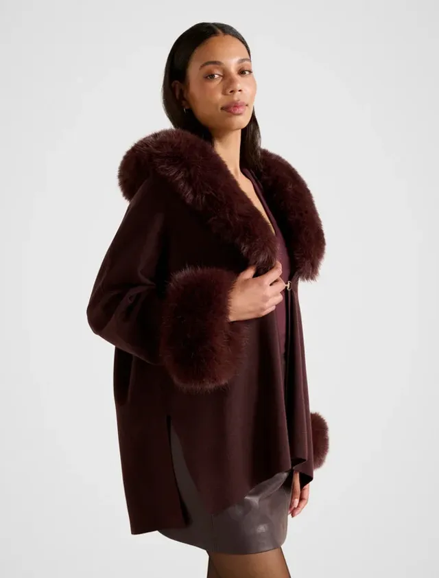 ALIA Faux Fur Trim Knit Cape – صورة 5