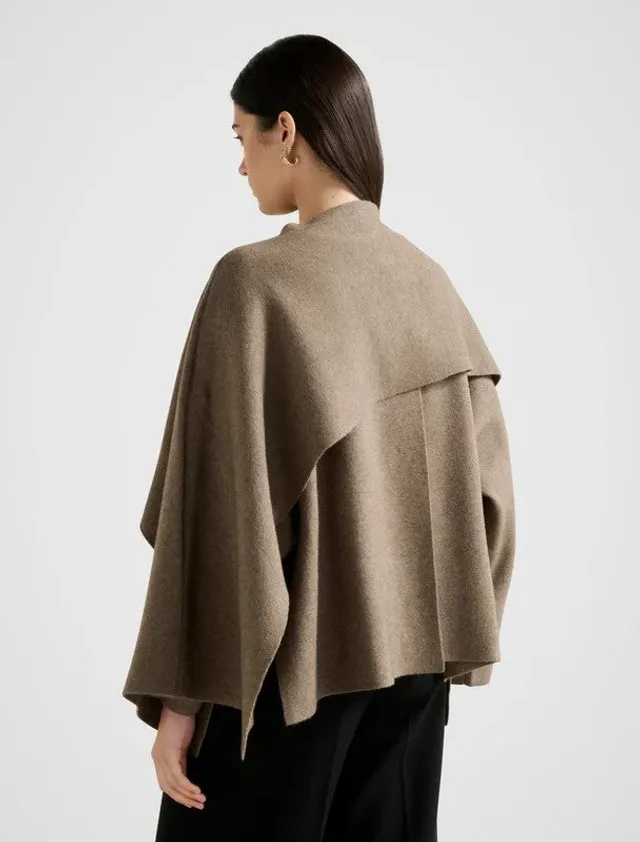 TABITHA Crew Neck Knitted Cape – صورة 3