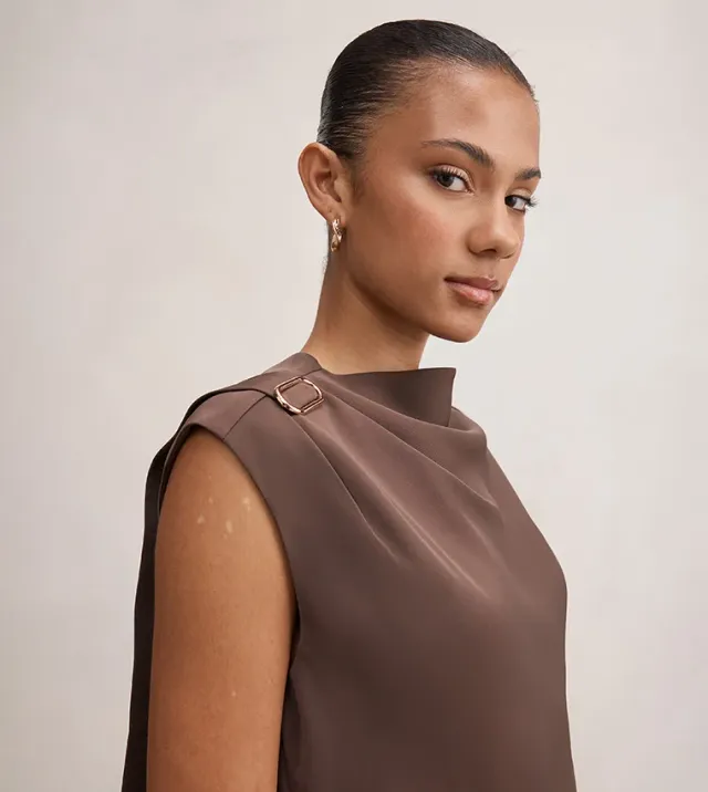 Kris Gold Hardware Detail Top – image 2