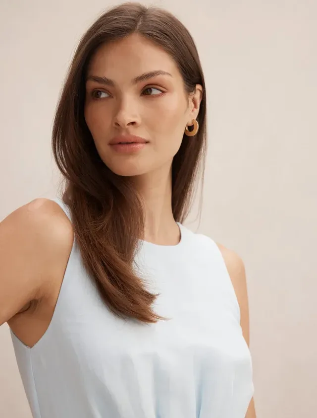 Rosie Linen Sleeveless Tuck Midi Dress – صورة 4